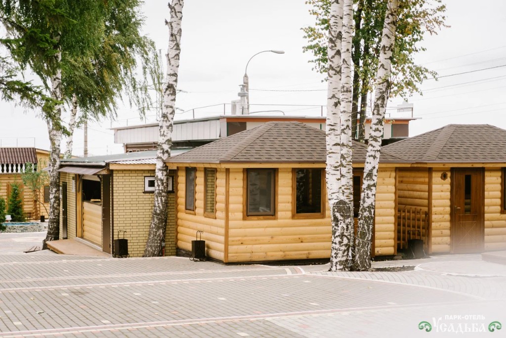 Территория парк-отеля